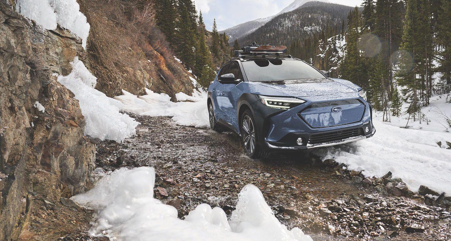 Subaru Solterra chạy trên núi tuyết (Ảnh: Internet)