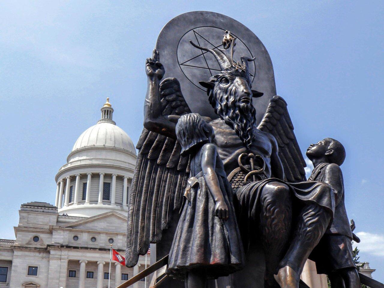 Bức tượng của nhà thờ Satan giáo (Ảnh: Internet)