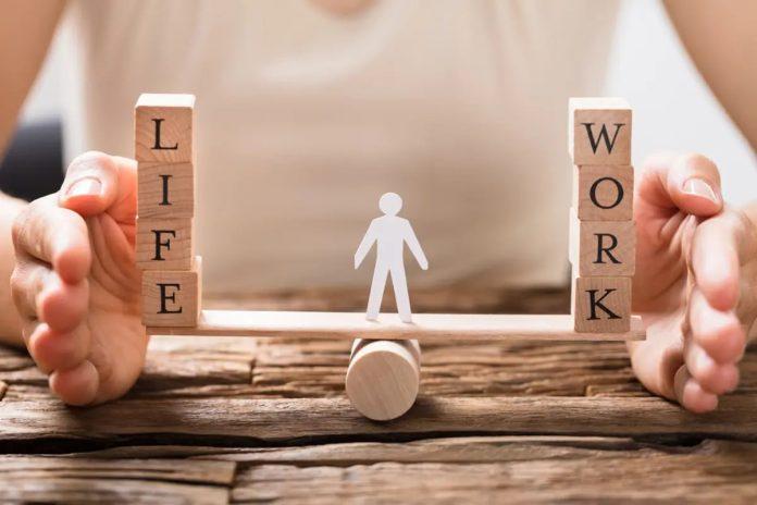 Hãy luôn tập trung vào bản thân để cân bằng được Life và Work (Ảnh: Internet)