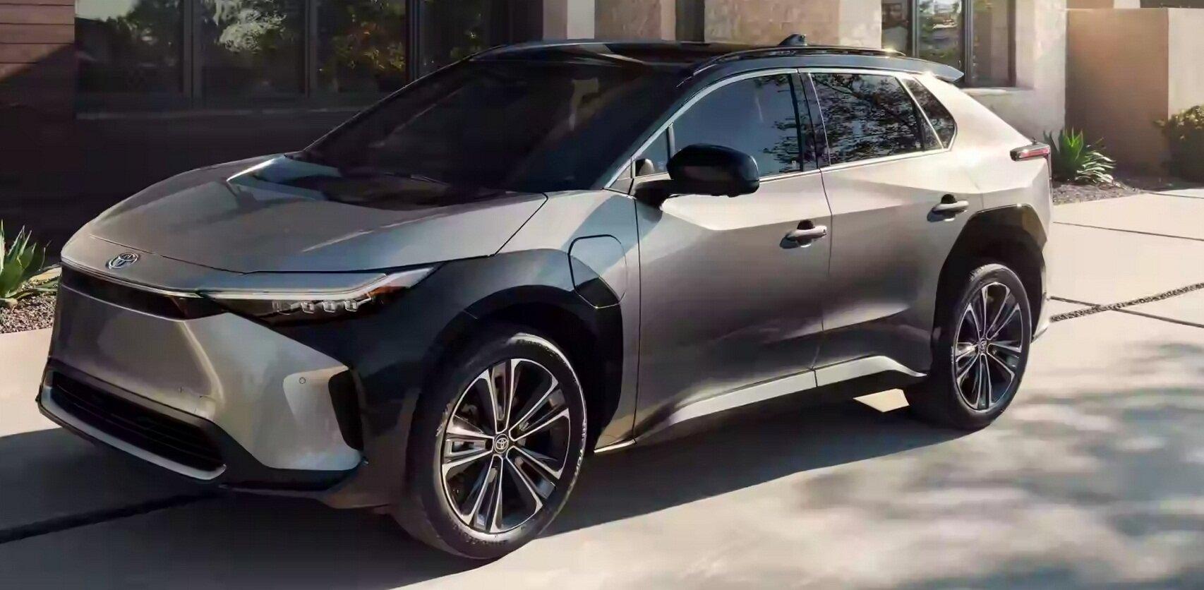 Xe Toyota bZ4X màu bạc (Ảnh: Internet)