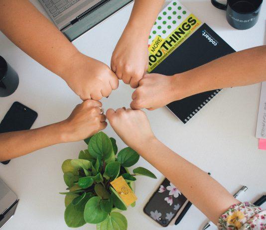 Giao tiếp tốt ở nơi làm việc là liều thuốc chữa lành mọi căng thẳng. (Nguồn: Internet)
