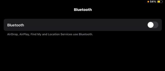 Tắt Bluetooth và bật lại trong cài đặt của iPad (Ảnh: Internet)