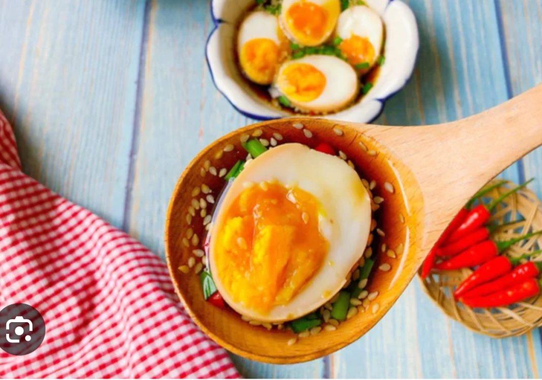 Đổi món cho bữa cơm gia đình với món trứng ngâm nước tương mới lạ, hấp dẫn. (Nguồn: Internet)
