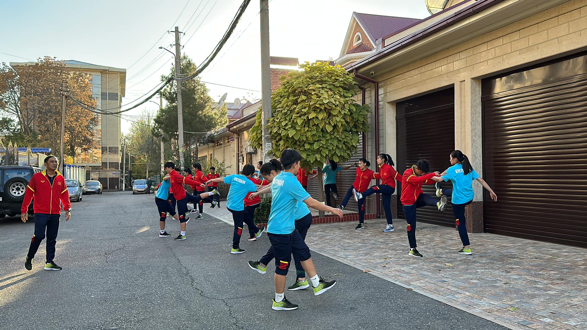 Đội tuyển nữ Việt Nam tích cực tập luyện trước trận đấu gặp đội chủ nhà (Ảnh: Internet)
