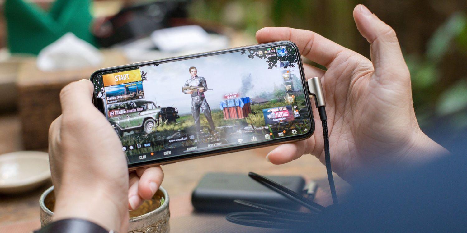 Chơi game PUBG Mobile trên iPhone (Ảnh: Internet)