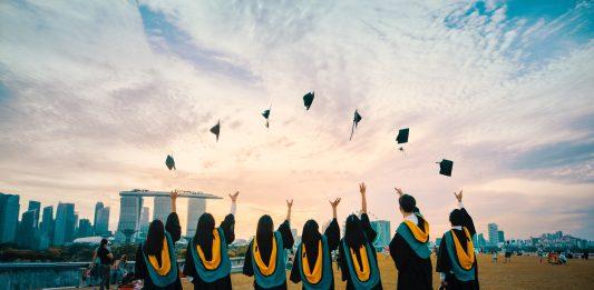 Du học là cơ hội cho bạn tiếp xúc với môi trường và nền văn hóa mới. (Nguồn: Internet)