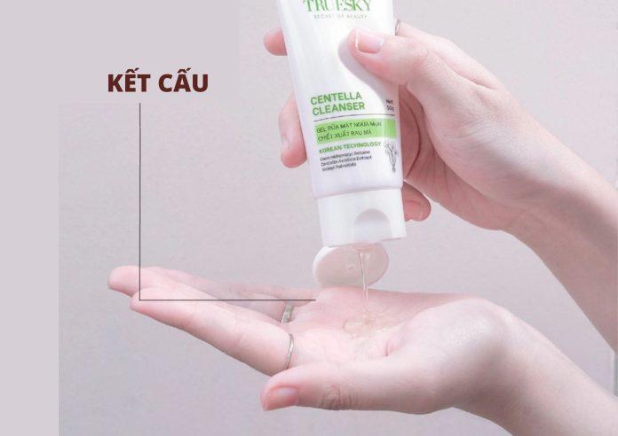 Kết cấu sữa rửa mặt Truesky Centella Cleanser khá lỏng, tạo bọt vừa phải (Ảnh: Internet).