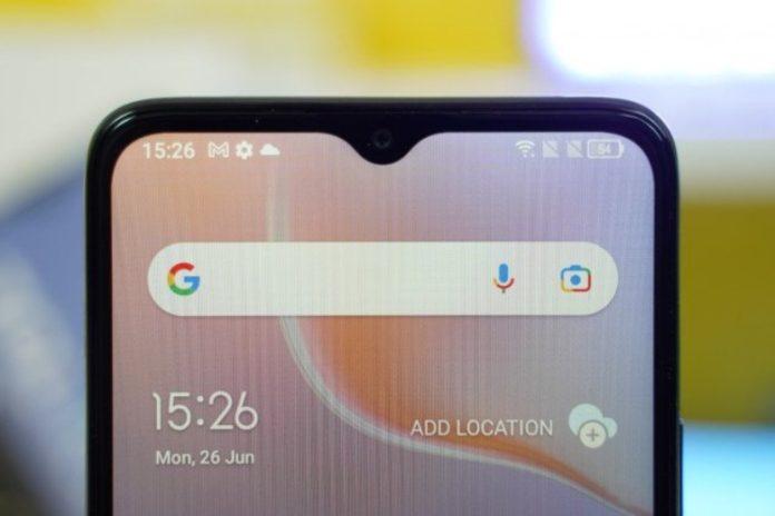 TCL 408 có notch dạng giọt nước, khá phổ biến đối với các máy trong cùng phân khúc (Ảnh: Internet)