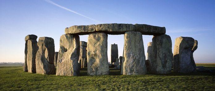 Nhiều người cho rằng Stonehenge là địa điểm ẩn chưa rất nhiều ma thuật (Ảnh: Internet)