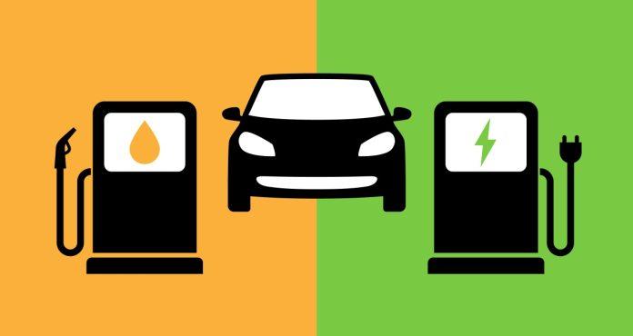 So sánh giá xe điện và xe xăng (Ảnh: Internet)