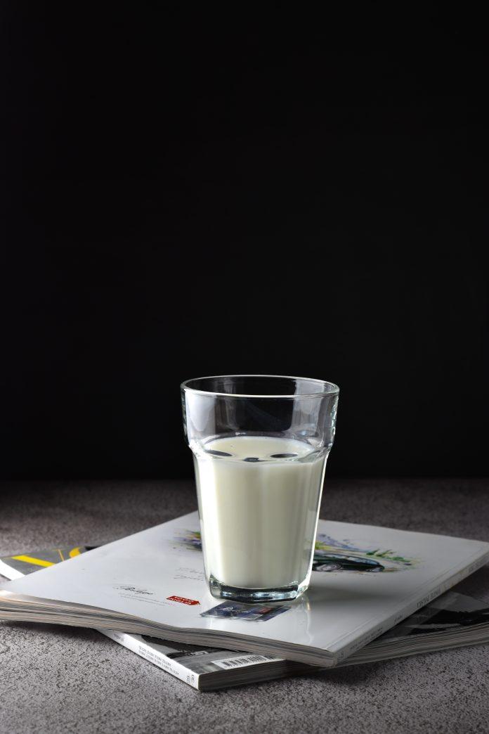 Sữa cung cấp chất điện giải thiết yếu cho cơ thể sau khi tập luyện. (Nguồn: Internet)