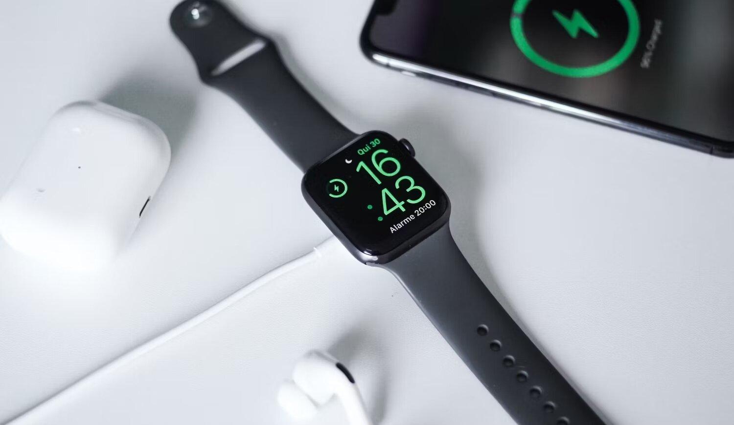 Apple Watch SE 2023 VS Apple Watch 9 (Ảnh: Internet)
