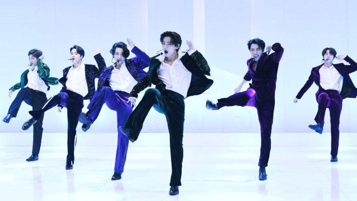 BTS gây sốt khi nhảy theo động tác huyền thoại của siêu sao Michael Jackson (Nguồn: Google)
