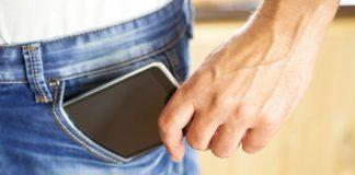 Để điện thoại trong túi quần không ảnh hưởng đến tinh trùng (Ảnh: Internet)