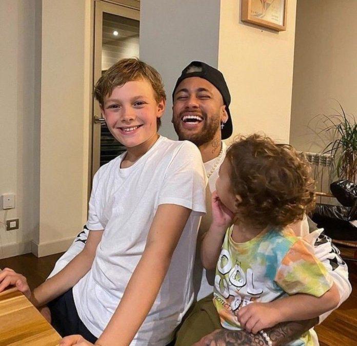 Neymar Jr và con trai (Ảnh: Internet)