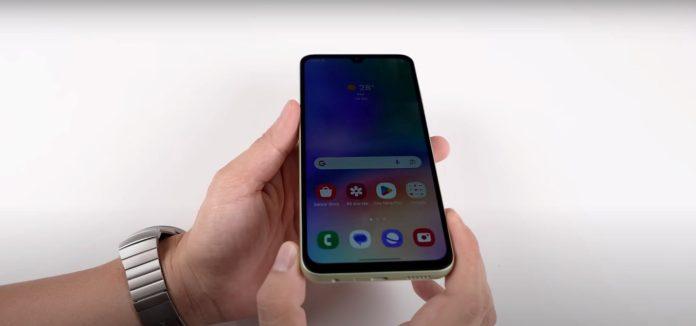 Galaxy A05s khi nghiêng máy hiển thị sai màu khá rõ rệt (Ảnh: Internet)