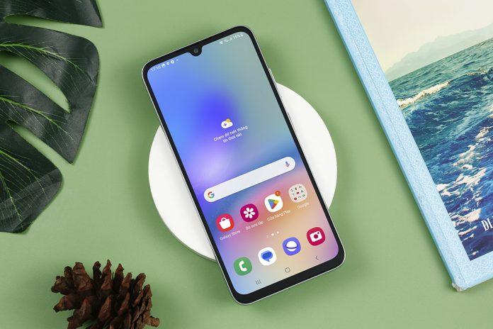 Galaxy A05s với thiết kế mặt trước khá lỗi thời (Ảnh: Internet)