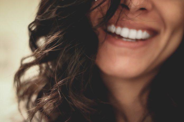 Tiếng cười không chỉ giúp xua tan nỗi buồn đó là một lợi ích cho sức khỏe thể chất của bạn. (Nguồn: Internet)