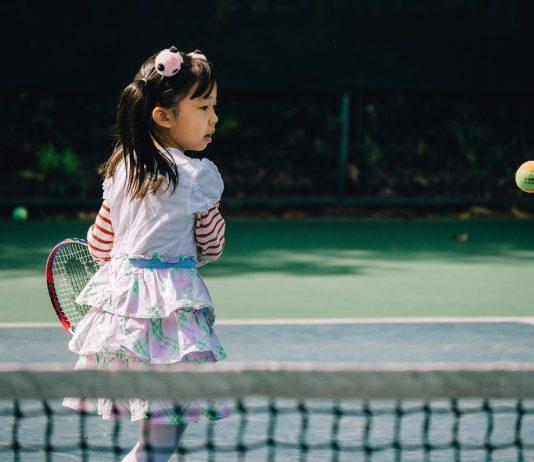 Quần vợt mang lại cơ hội hòa nhập xã hội, điều này tốt cho não bộ. (Nguồn: Internet)