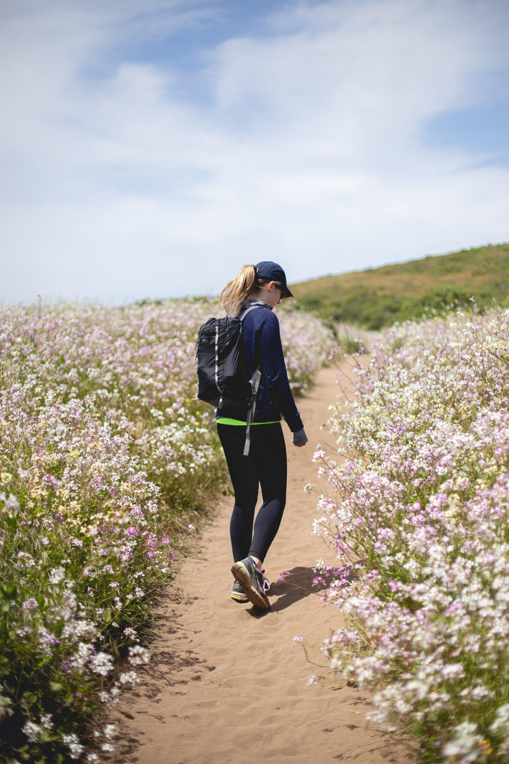 Đi bộ bên cạnh việc rèn luyện thể chất tốt còn giúp bạn giảm áp lực và căng thẳng từ cuộc sống cực kỳ hiệu quả. (Nguồn: Internet)