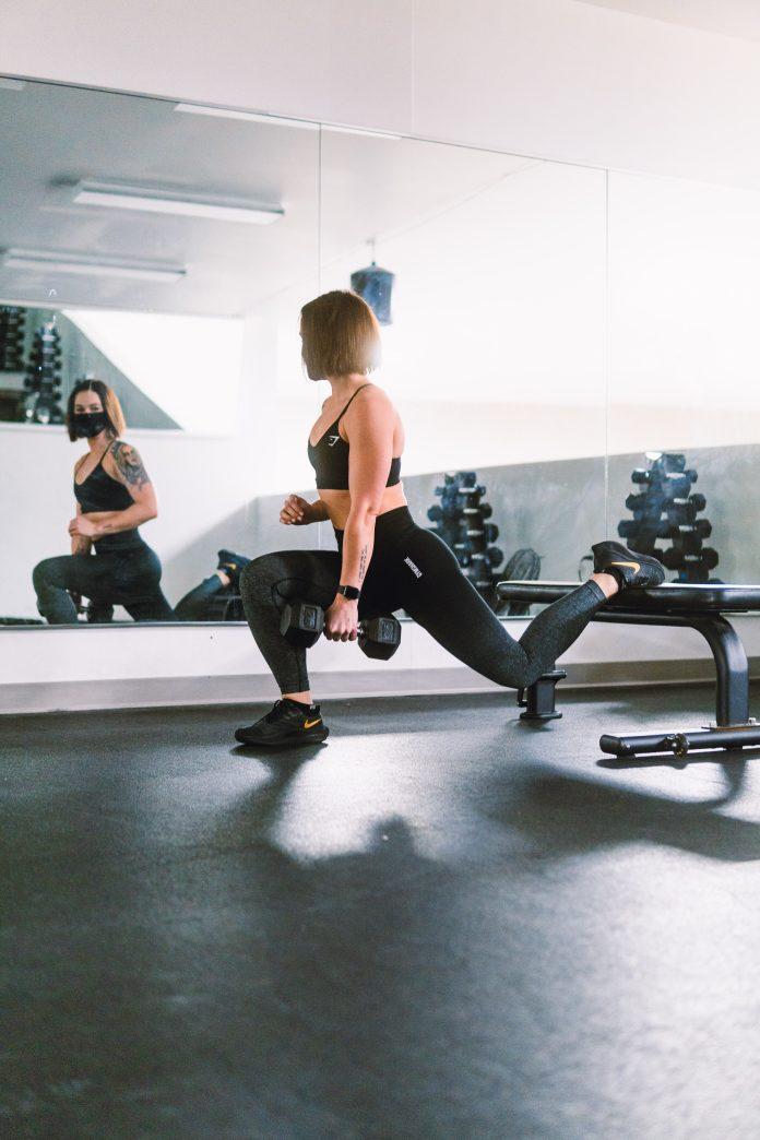 Hiệu suất tập gym của bạn phụ thuộc vào độ vừa vặn của vải với cơ thể bạn. (Nguồn: Internet)