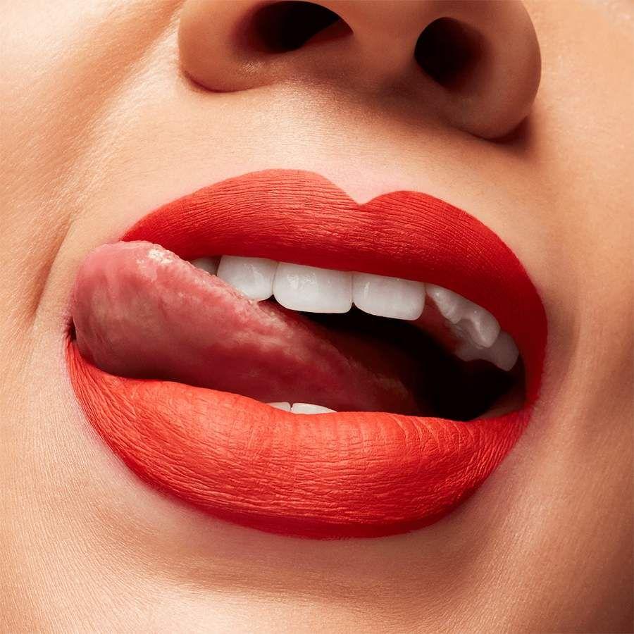 Son MAC Locked Kiss 24h Lipstick 81 Gusty Màu Cam Đỏ (Nguồn Internet)