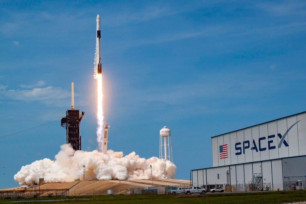Space X - Một trong những công ty hàng đầu về du lịch không gian (Ảnh: Internet)