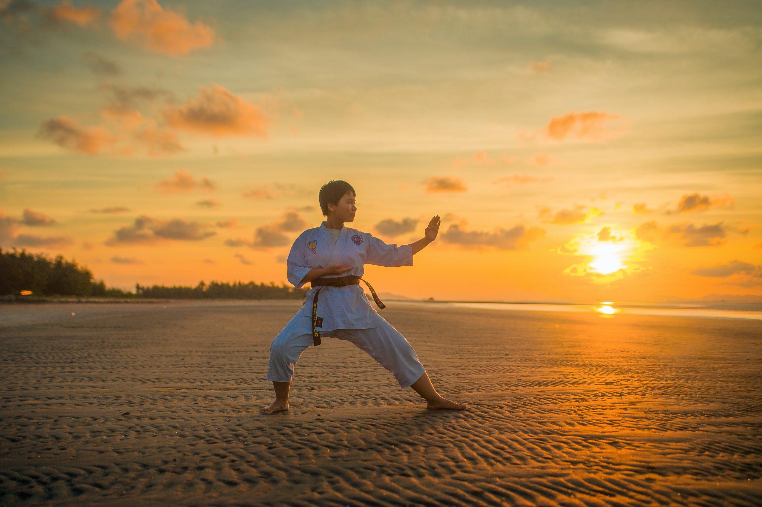 Luyện tập karate có thể cải thiện sức khỏe tim mạch cũng như giảm huyết áp do tập trung vào các kỹ thuật giảm căng thẳng. (Nguồn: Internet)