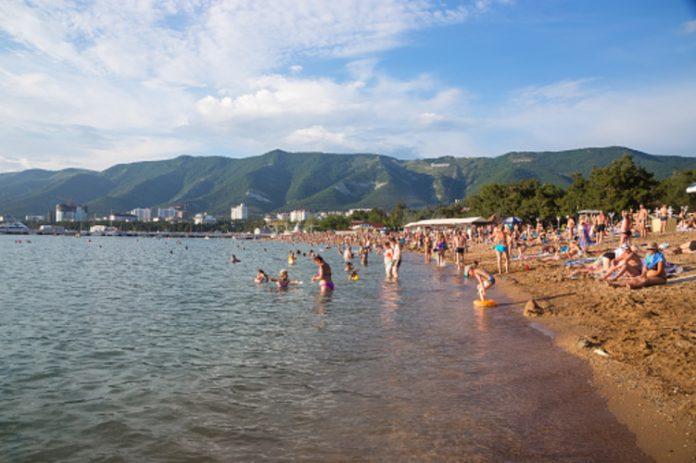 Bãi biển thành phố ở khu nghỉ mát Gelendzhik Ở Nga (Nguồn: Internet)