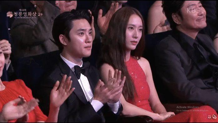 D.O (EXO) và Krystal cũng bị "xịt keo" khi xem phần trình diễn của chủ tịch nhà bên.