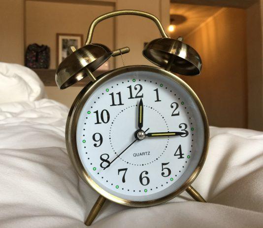 Thói quen đi ngủ thực tế của bạn nên bắt đầu vài giờ trước khi bạn cần ngủ, vì nó giúp cơ thể bạn có thời gian thư giãn. (Nguồn: Internet)