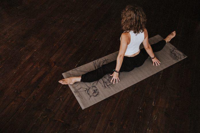 Việc tập yoga có thể đóng vai trò như một công cụ tuyệt vời để giúp chúng ta đối phó với căng thẳng. (Nguồn: Internet)