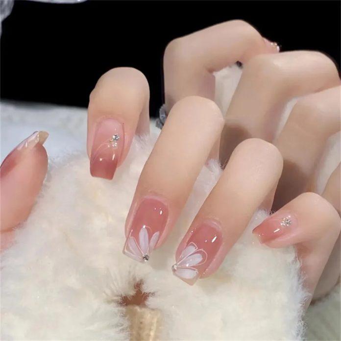 Mẫu nail cực xinh