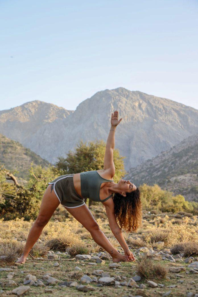 Không có nghi ngờ gì rằng yoga làm cho bạn mạnh mẽ và linh hoạt. (Nguồn: Internet)