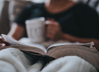 Dành thời gian cho các hoạt động mang lại cho bạn niềm vui, cho dù đó là đọc sách, tắm thư giãn hay tập yoga. (Nguồn: Internet)