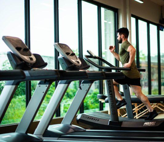 Tập thể dục tim mạch thường xuyên như chạy bộ giúp tăng cường chức năng của hệ tuần hoàn và hỗ trợ lưu lượng máu. (Nguồn: Internet)