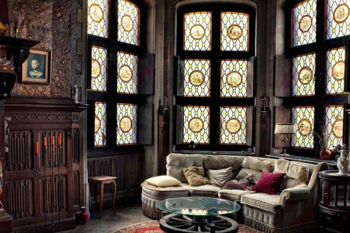 Phong cách thiết kế nội thất Gothic, thiết kế kiểu Pháp đầy huyền bí và ma mị (ảnh: Internet)