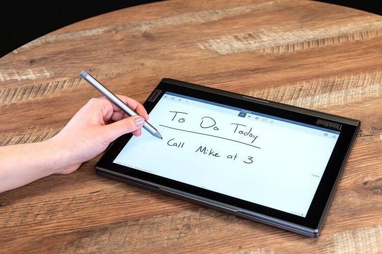 Viết bằng bút cảm ứng trên màn hình E-Ink của ThinkBook Plus Gen 4 (Ảnh: Internet)