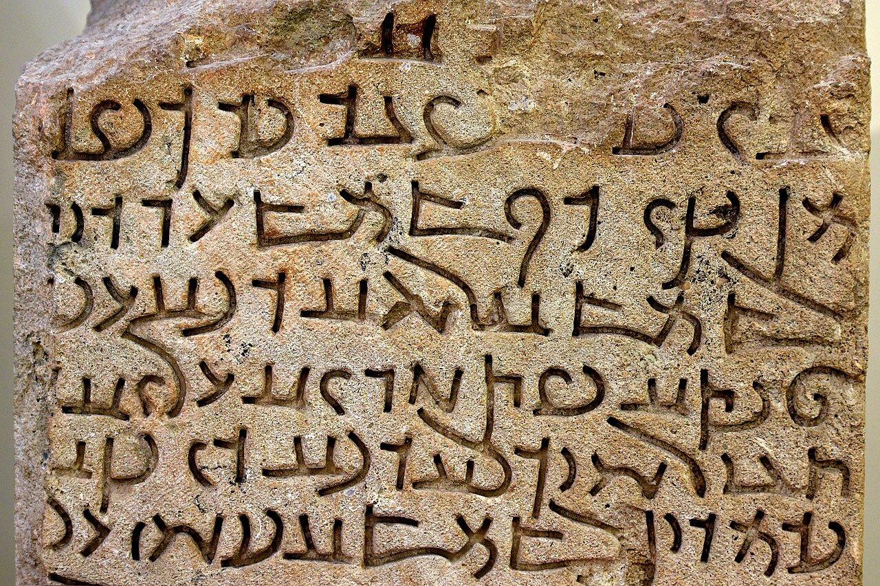 Đây là các ngôn ngữ cổ đã chết nhưng vẫn có ảnh hưởng rất lớn tới thế giới hiện đại (Ảnh: Internet)