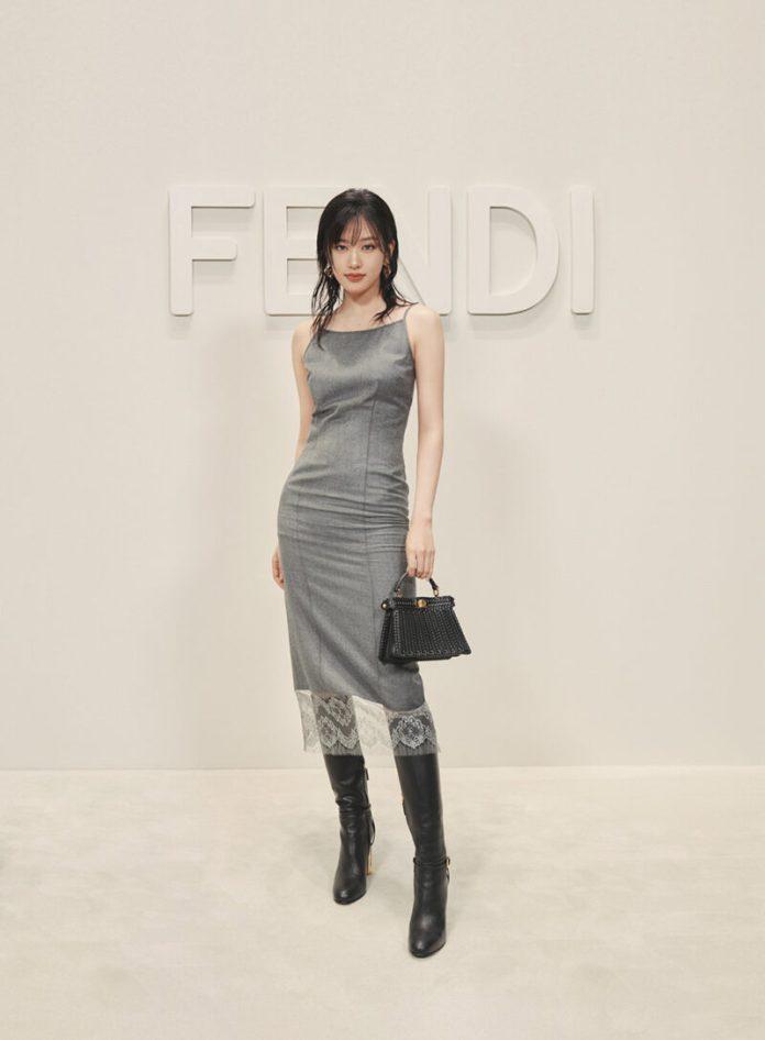 Yujin thực sự trở thành tâm điểm truyền thông ngay từ giây phút đầu tiên xuất hiện tại show diễn của Fendi.