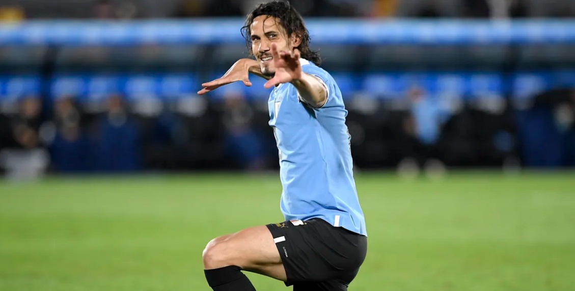 Edinson Cavani ăn mừng sau khi ghi bàn cho đội tuyển Uruguay trong trận gặp Panama năm 2022 (Ảnh: Internet)