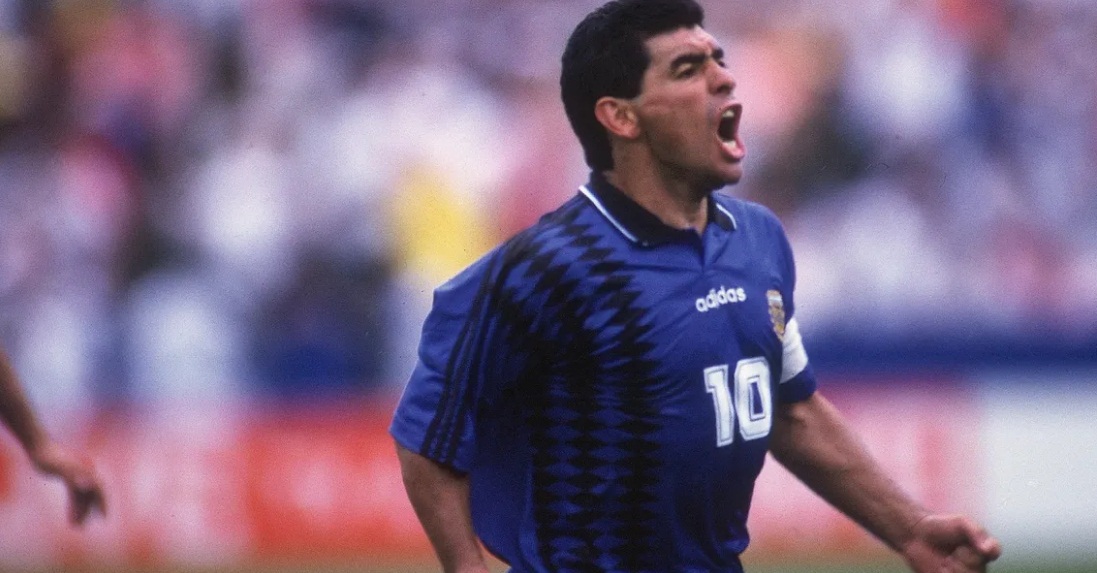Maradona ăn mừng cuồng nhiệt sau khi ghi bàn cho Argentina vào lưới Hy Lạp tại World Cup 1994 (Ảnh: Internet)