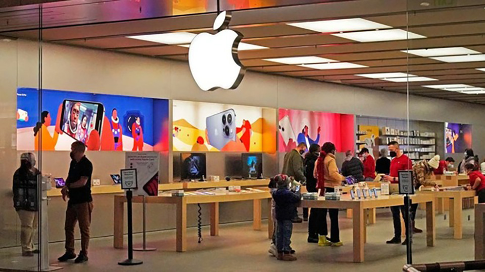 Apple Vision Pro sẽ được bày bán tại các App Store ở Mỹ vào ngày 2/2 (Ảnh: Internet)