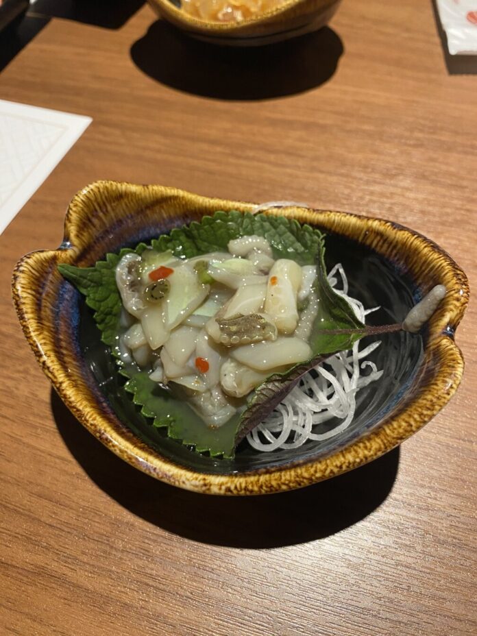 Bạch tuộc sống trộn mù tạt ăn rất lạ miệng (nguồn: BlogAnChoi)