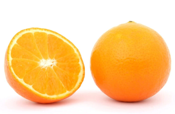 Cũng như bưởi, cam vừa ít calo, vừa có hương vị tuyệt vời. (Ảnh: Internet)