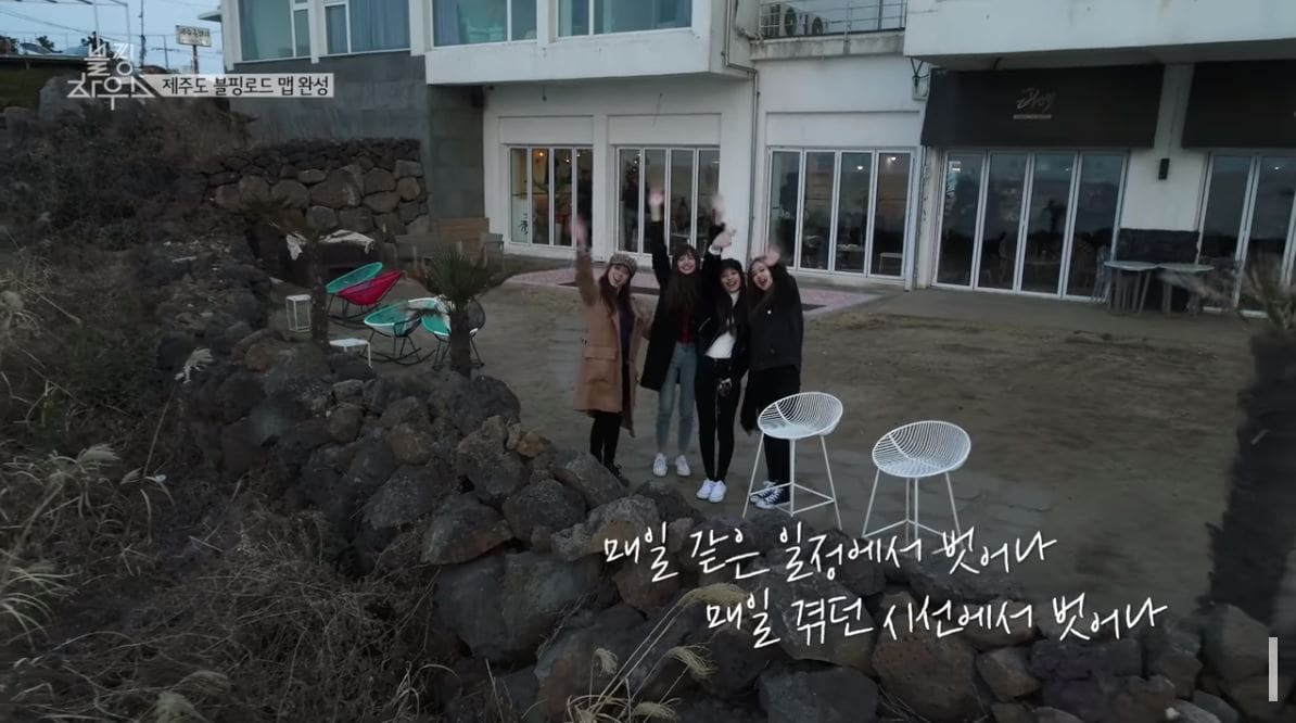 Những cô nàng Black Pink vui vẻ tại đảo Jeju trong show Black Pink House. Ảnh: Soompi.