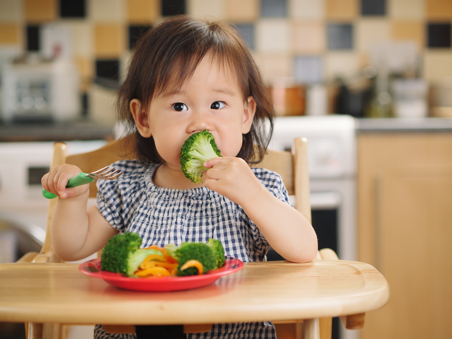 Trẻ dưới 6 tháng tuổi cần bổ sung vi chất gì để tăng cân tốt, tiêu hóa khỏe? (ảnh: Internet)