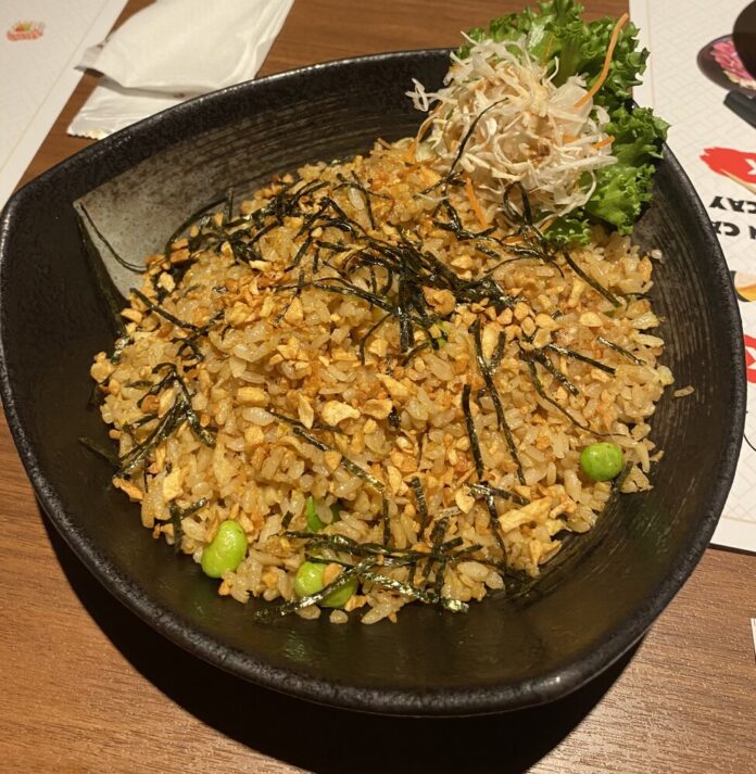 Món cơm chiên trứng tại nhà hàng Uchi Sushi (nguồn: BlogAnChoi)