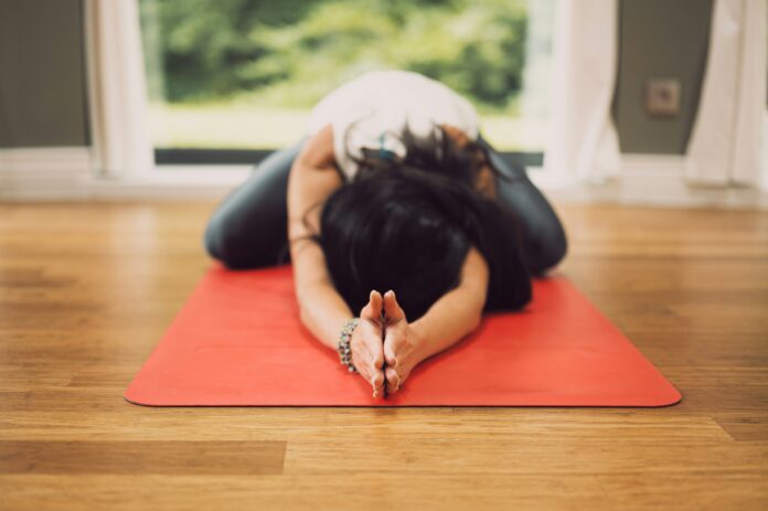 Yin yoga cũng là một lựa chọn tuyệt vời để giảm căng thẳng.(Nguồn: Internet)