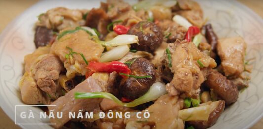 Mùa đông nên nấu món gì cho ấm cúng: Cách nấu món gà hầm nấm đông cô cực đơn giản!